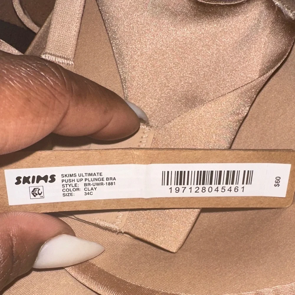 Skims Ultimate Push up Plunge Bra - Picture 5 of 5